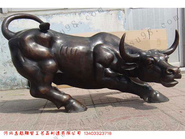 大型铜雕华尔街铜牛...